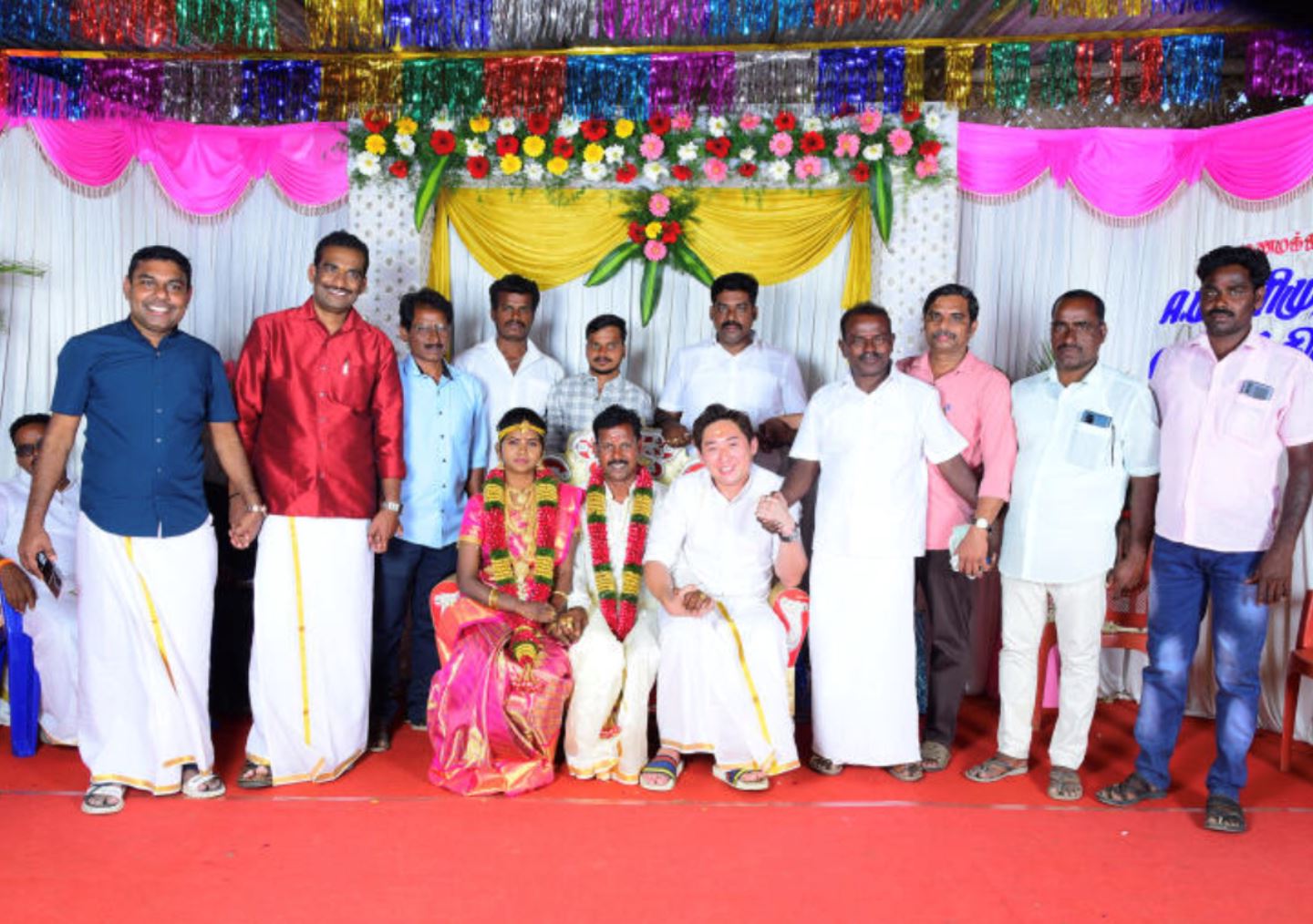 s’porean boss flies all the way to india to surprise employee at his wedding! 