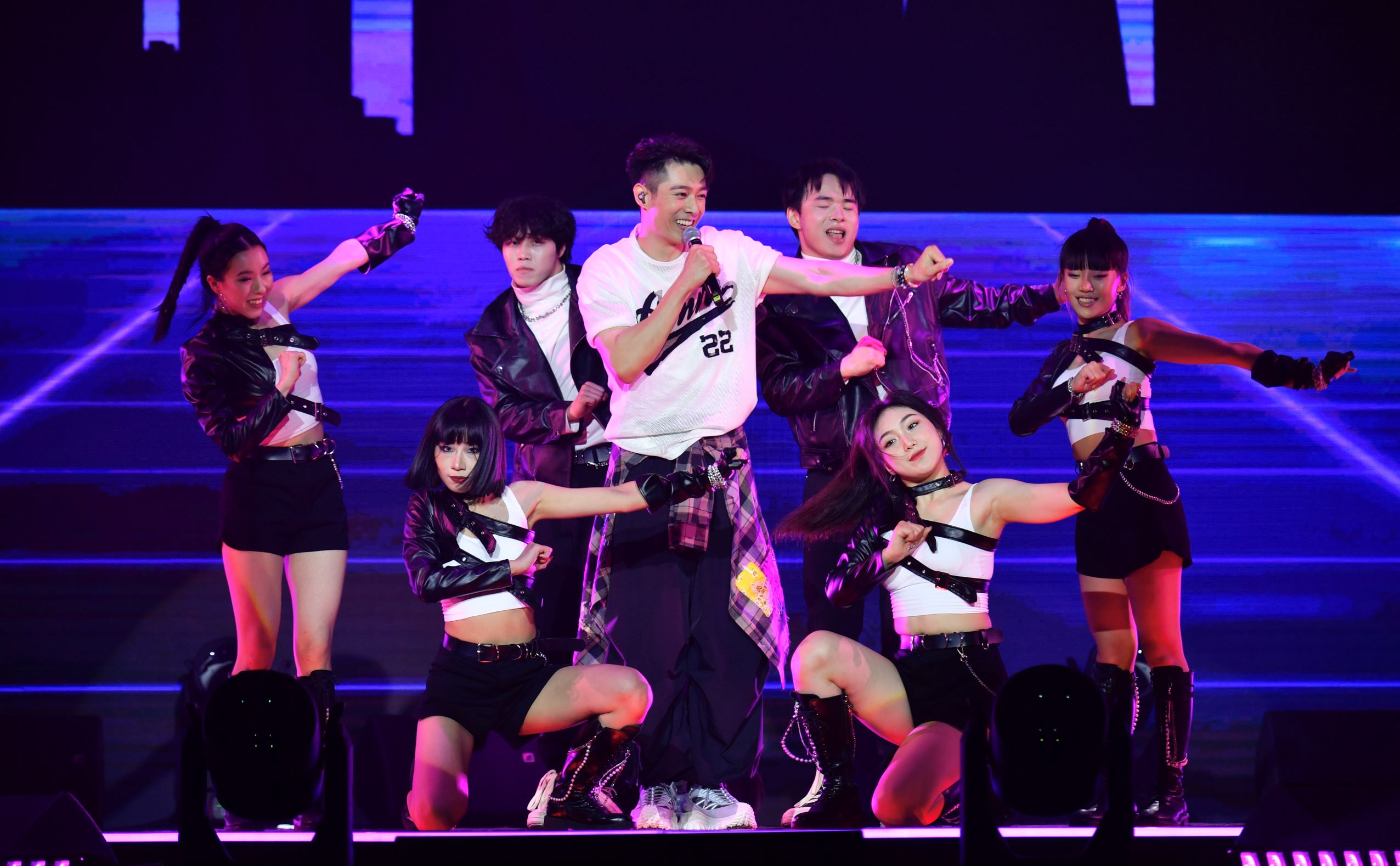 🌟周柏豪完成中国两场大型粉丝见面会❗️献上10多首曲目诚意十足🔥