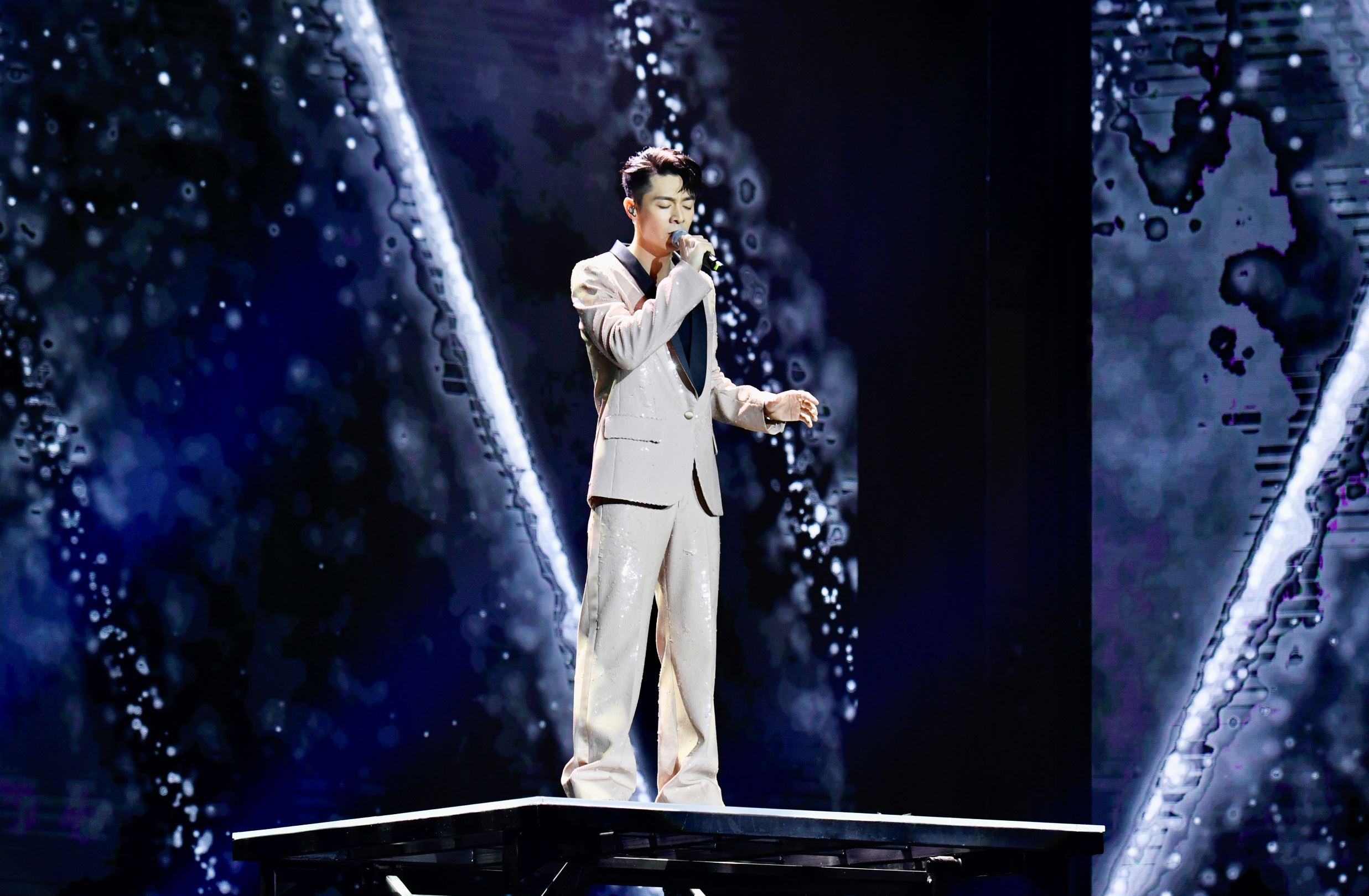 🌟周柏豪完成中国两场大型粉丝见面会❗️献上10多首曲目诚意十足🔥