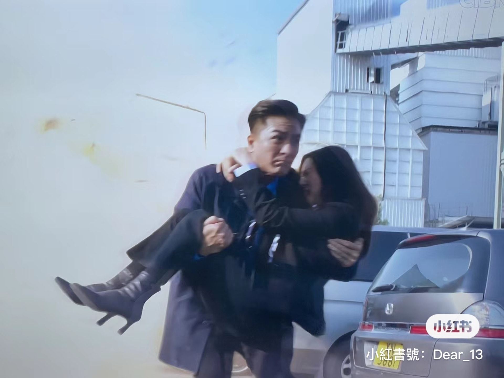 ⚠️《隐形战队》大结局有穿帮位❗️唐诗咏被马国明抱着竟换了三双鞋子😱