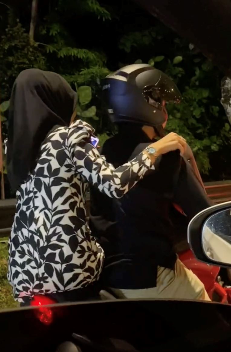 dah lambat nak pergi show, nabila razali terpaksa tahan motor nak tumpang