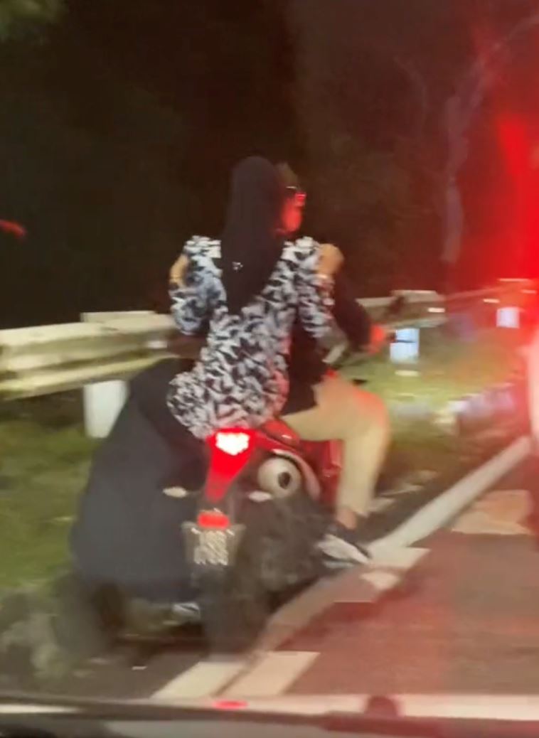 dah lambat nak pergi show, nabila razali terpaksa tahan motor nak tumpang