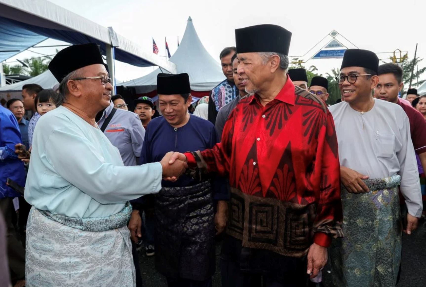 天气太热！政府或考虑延长学校假期！