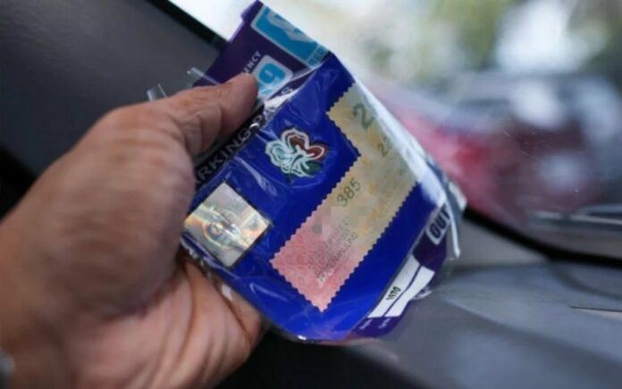 交通部长澄清！民众仍可选择实体路税或电子路税！