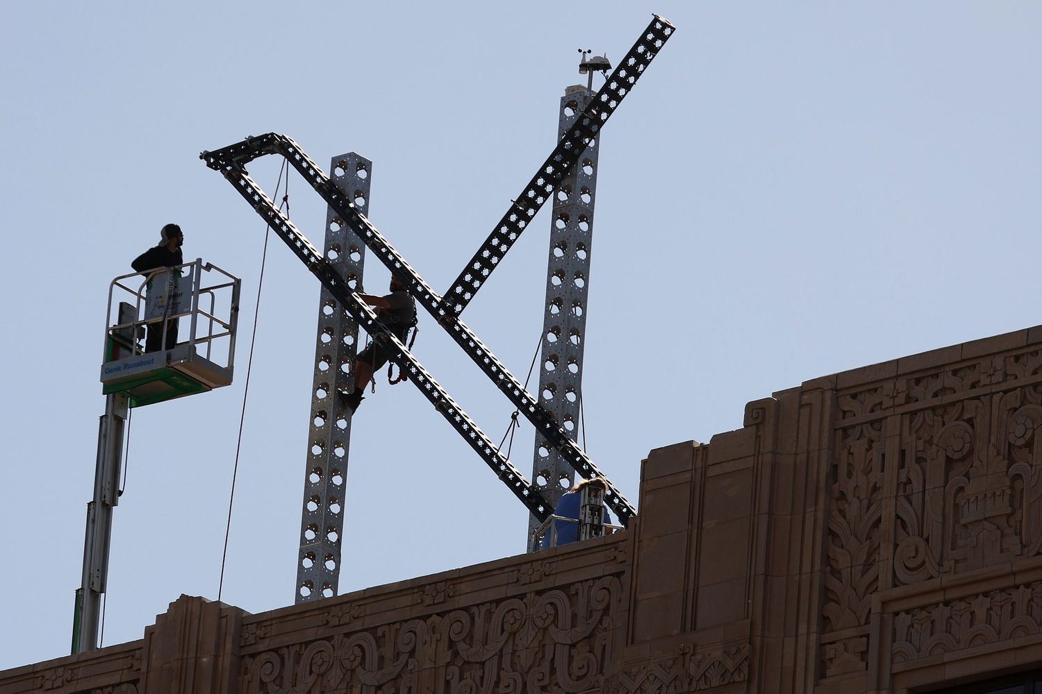 terima banyak aduan, logo baru twitter ‘x’ diturunkan dari ibu pejabatnya