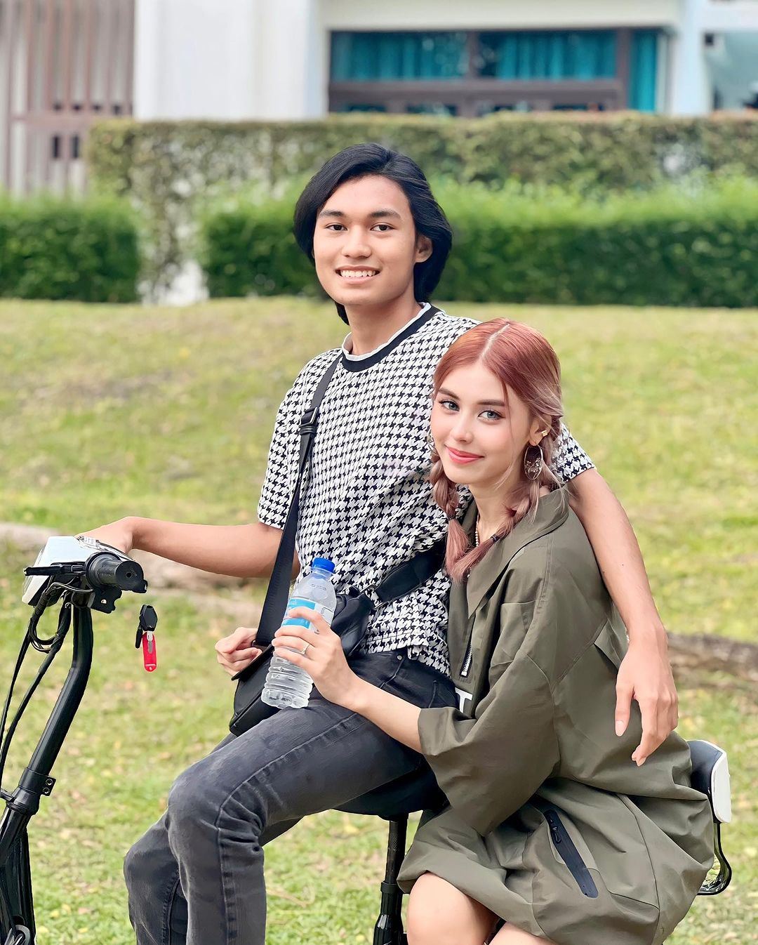 disangka kekasih, foto masya masyitah dipeluk lelaki curi perhatian