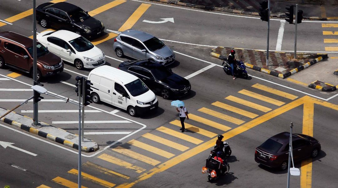 越过白线等交通灯或面临罚款！高达rm2000！