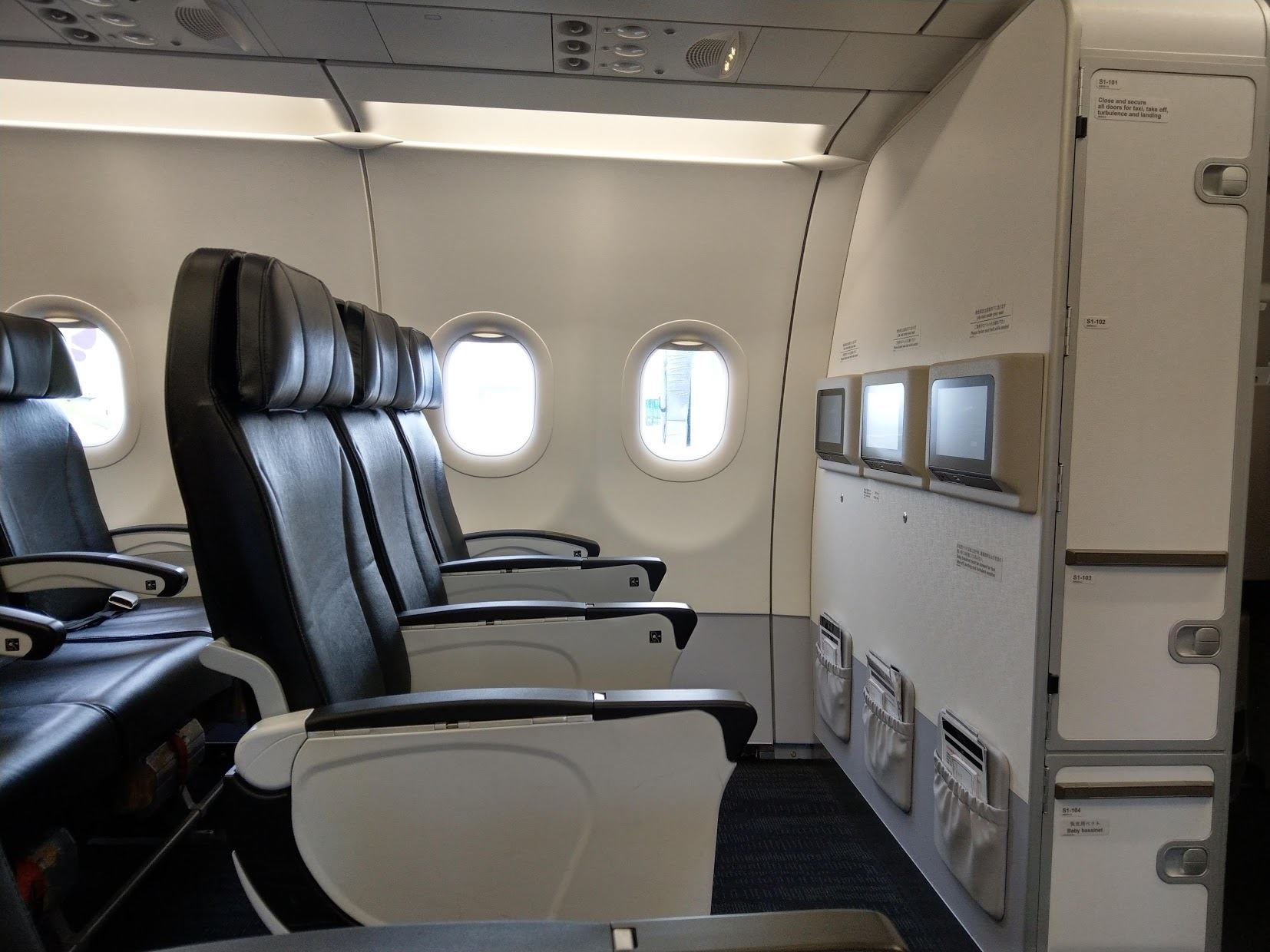 ✈️飞机座位选择小技巧❗会晕机的人应该要靠窗坐💥