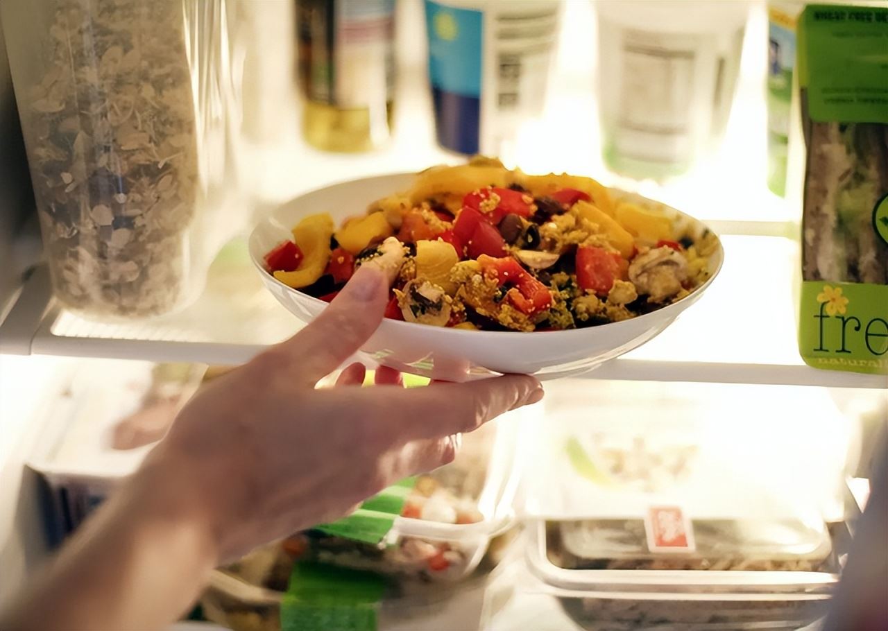 食用隔夜蛋炒饭会导致中毒？营养师揭真相！