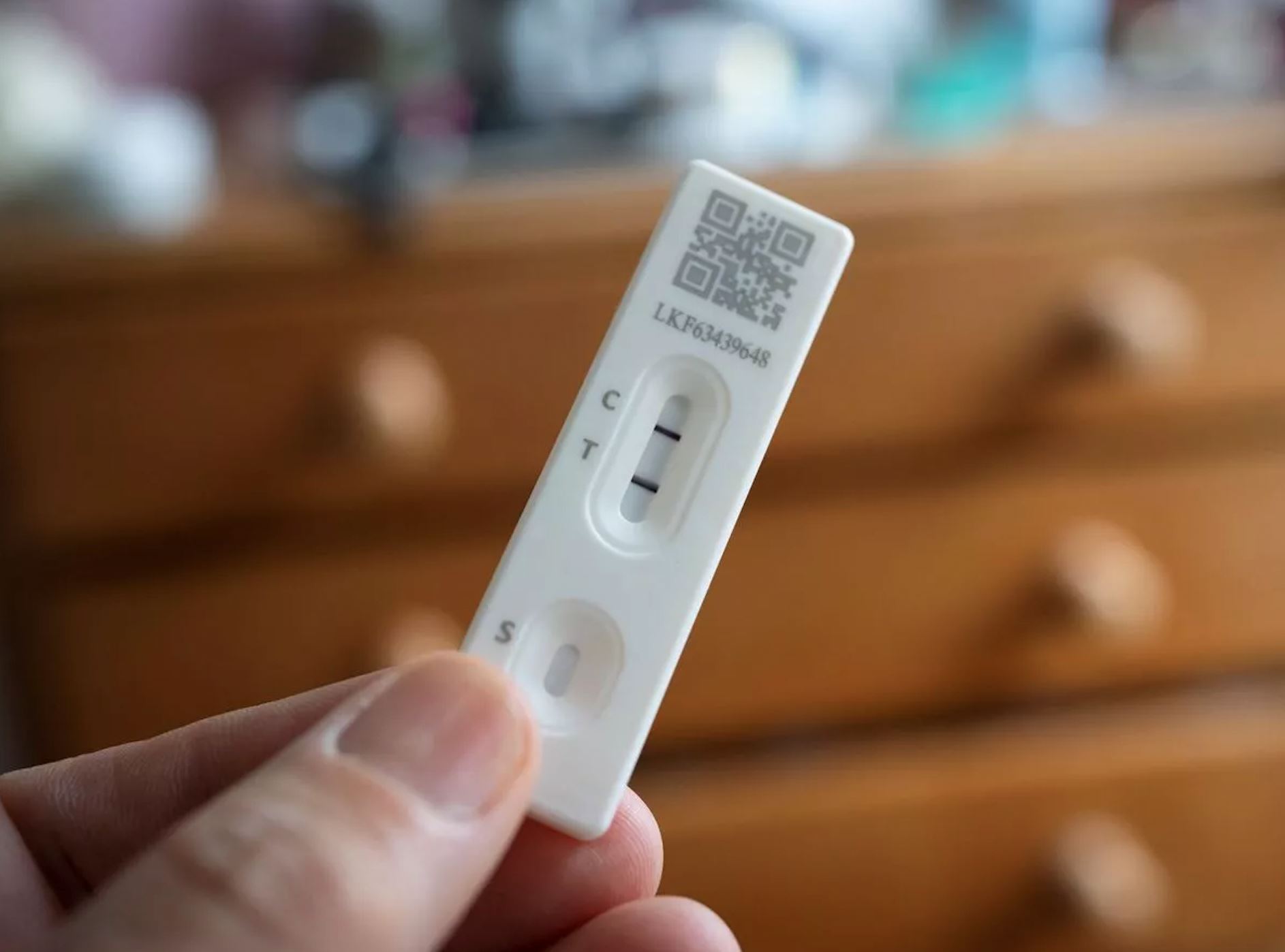 新冠变异株eg.5传染性更强！专家：症状没有太大差异！