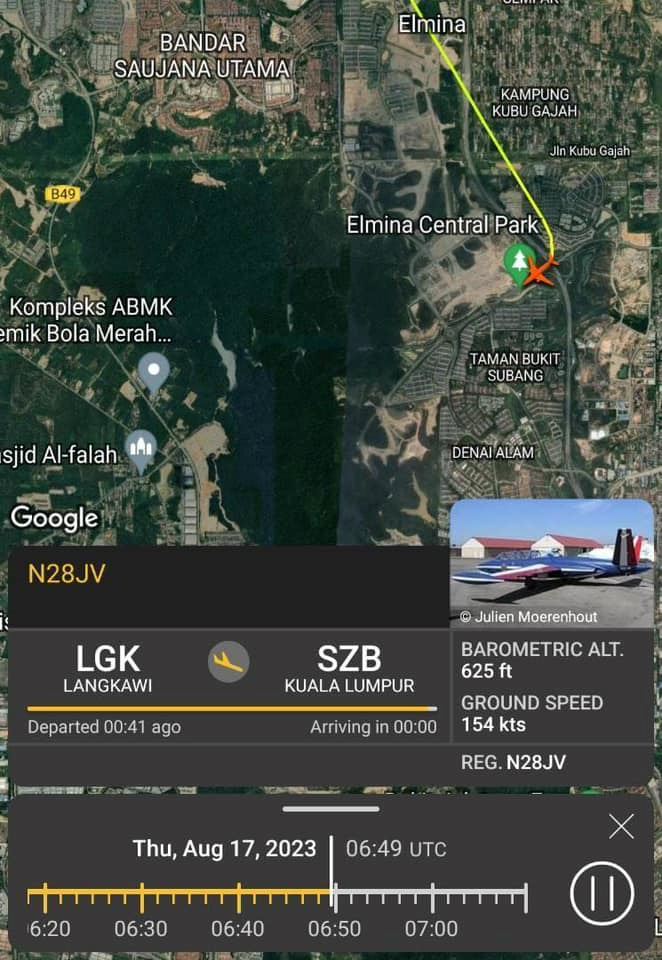pesawat terhempas di elmina, shah alam, mungkin hentam sebuah motosikal [video]
