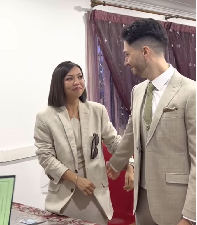 🎉大马youtuber jenn chia和男友jon正式成为夫妻啦❗领证时俩人双双流下幸福的眼泪💕