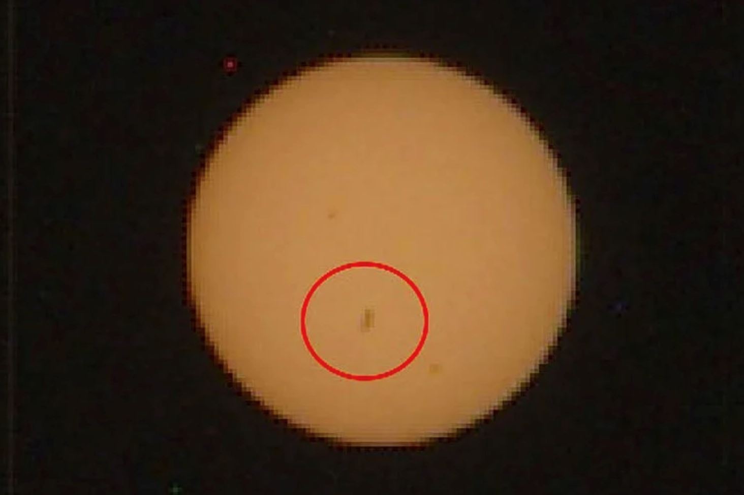 太阳表面形成巨大黑子！或导致地球电网瘫痪！