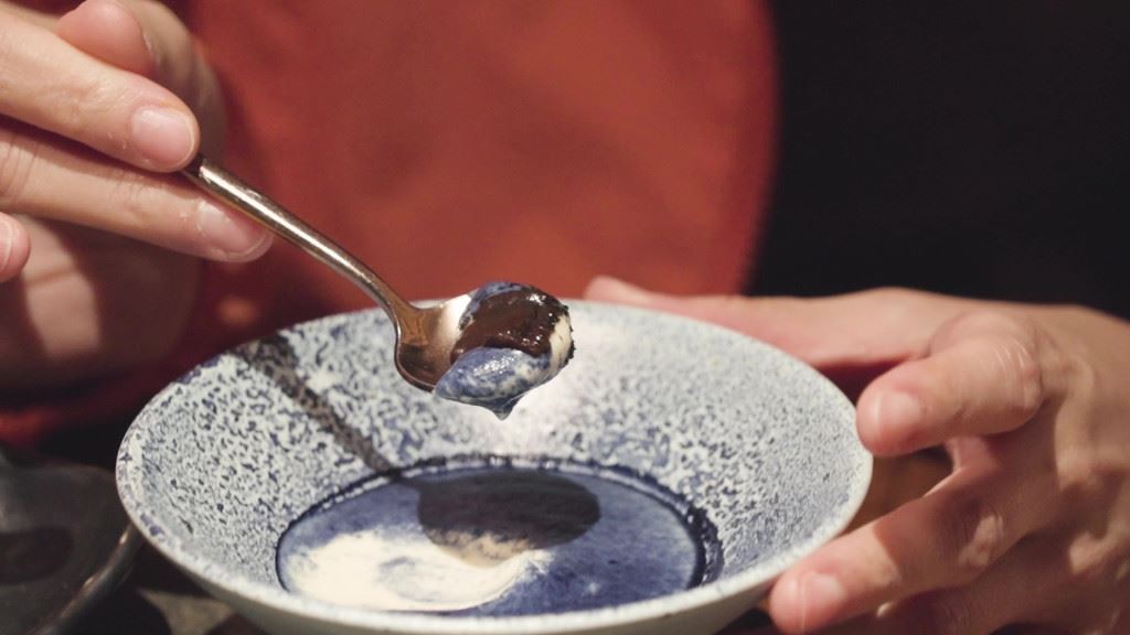 黄翠如首次食昆虫惊到眼湿湿❗在波哥大享用虫虫fine dining🔥