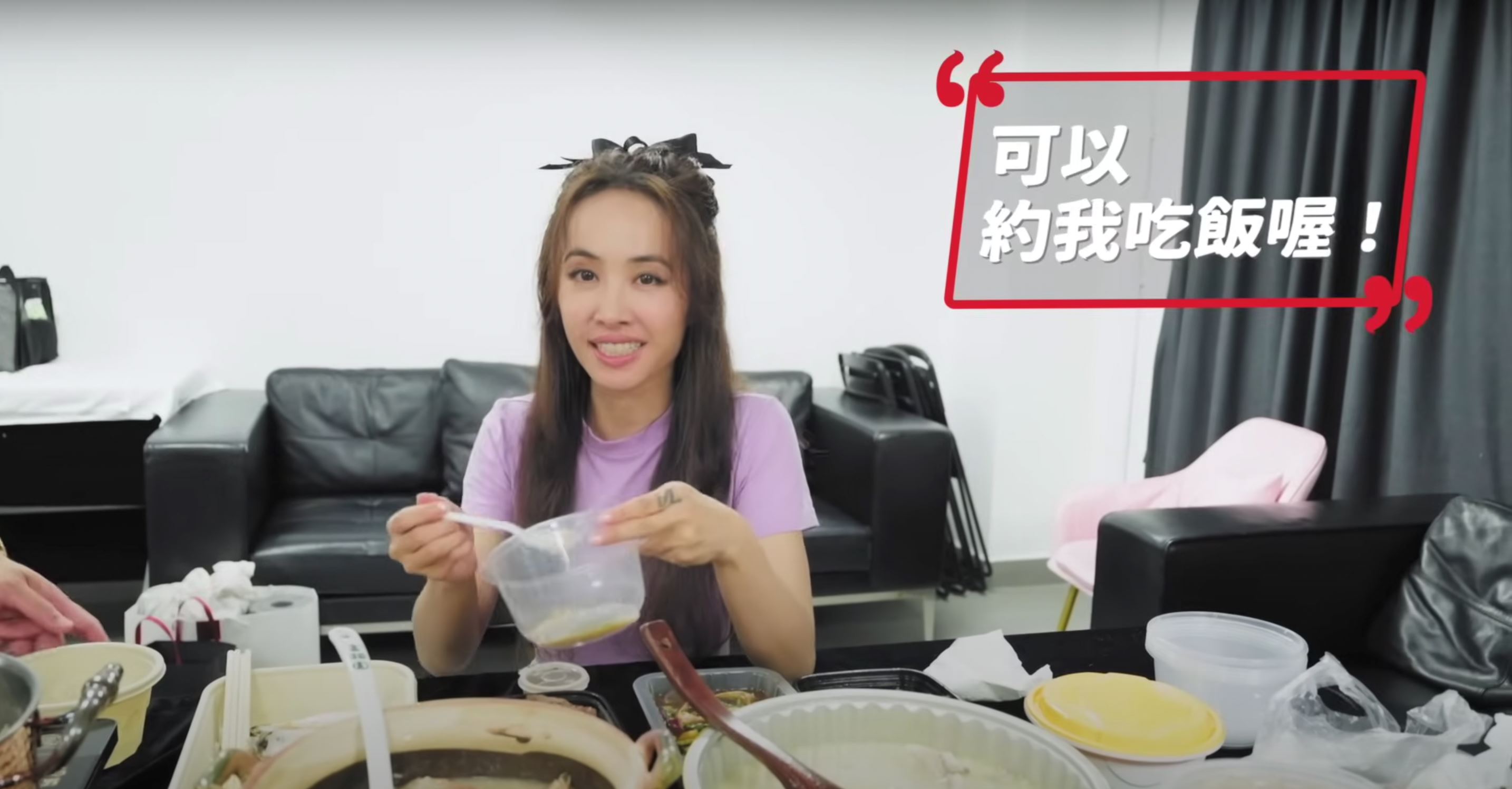 蔡依林狂炫深圳美食❗被一杯像“脑汁”的饮料吓坏😱