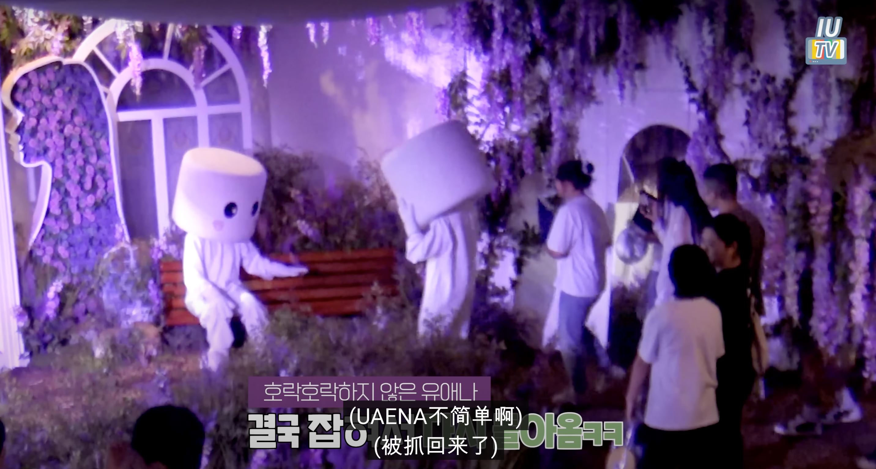 国民妹妹iu装扮棉花糖人偶出现在展览❗结果没人认出自己超难过😭