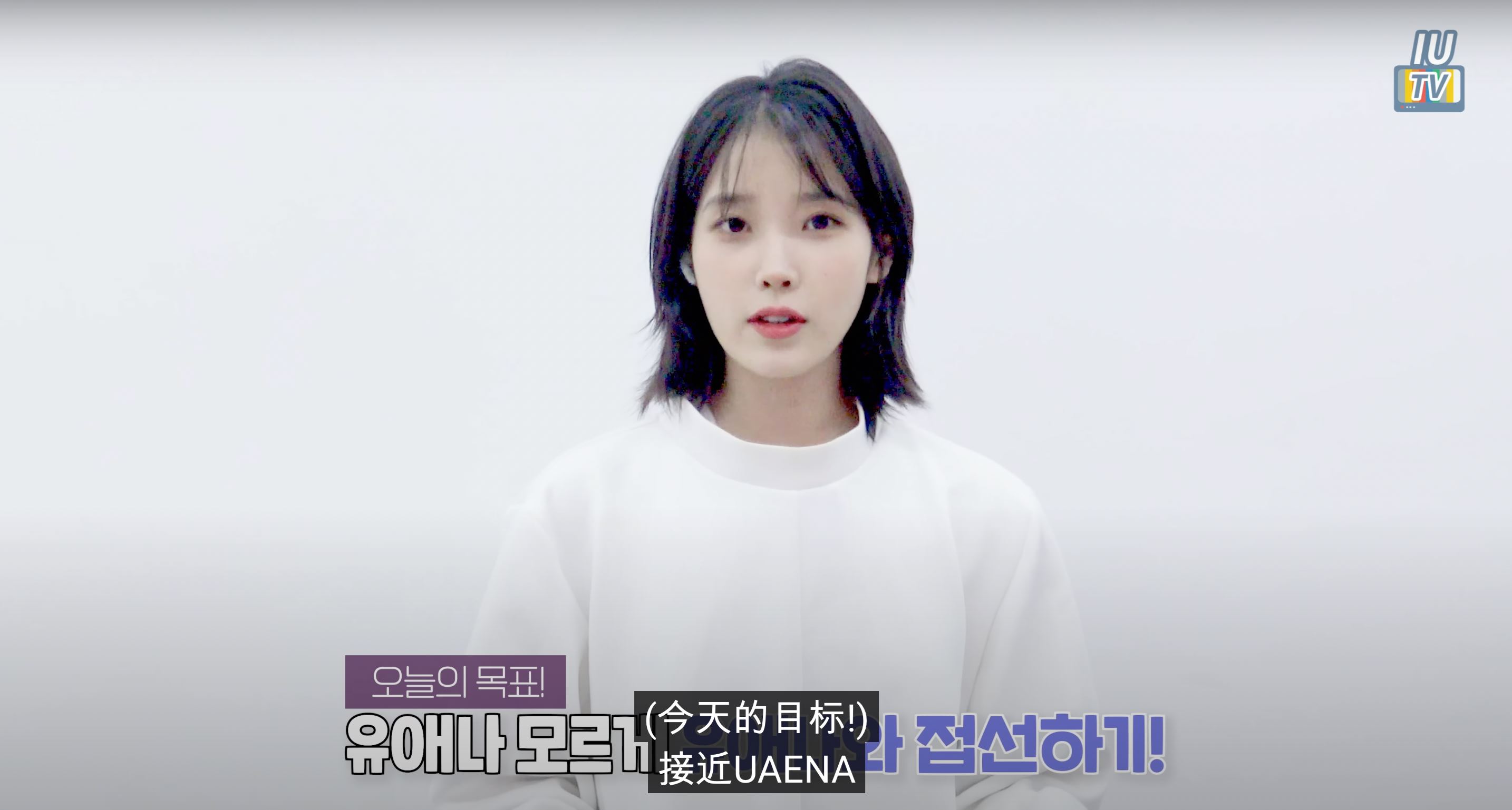 国民妹妹iu装扮棉花糖人偶出现在展览❗结果没人认出自己超难过😭