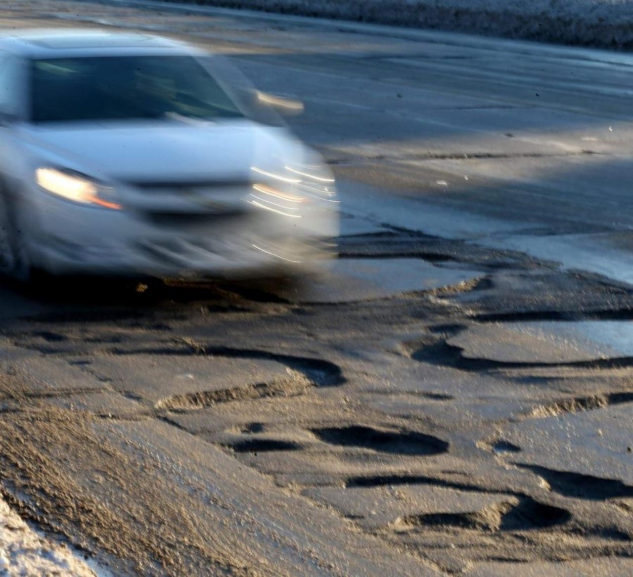 ramai tak tahu, kita boleh ‘claim’ jika kereta rosak sebab langgar lubang