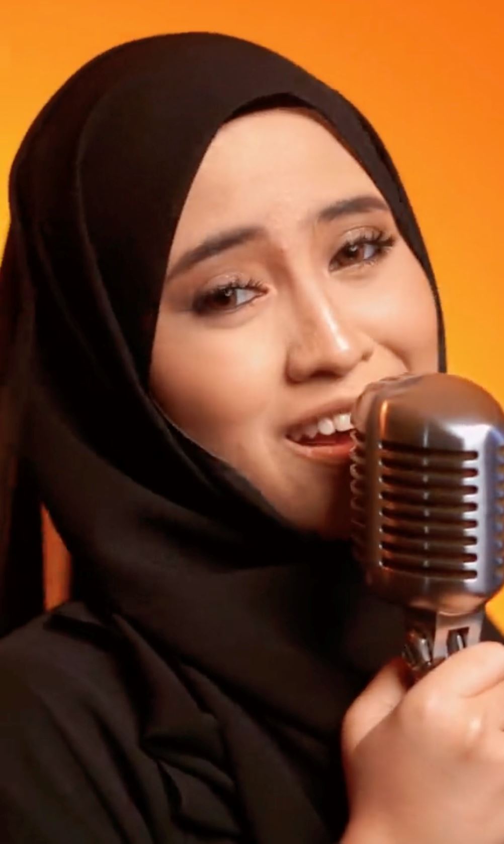 syada amzah dipuji sebab confident nyanyi lagu arab walau ‘kelaut’ [video]