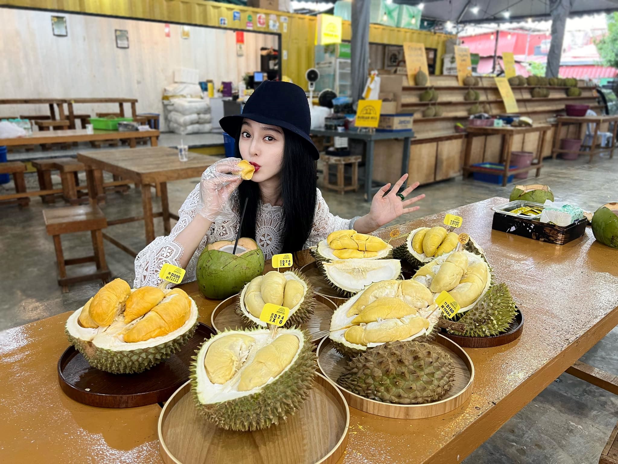 范冰冰来马吃榴莲❗大赞是榴莲爱好者的天堂💕