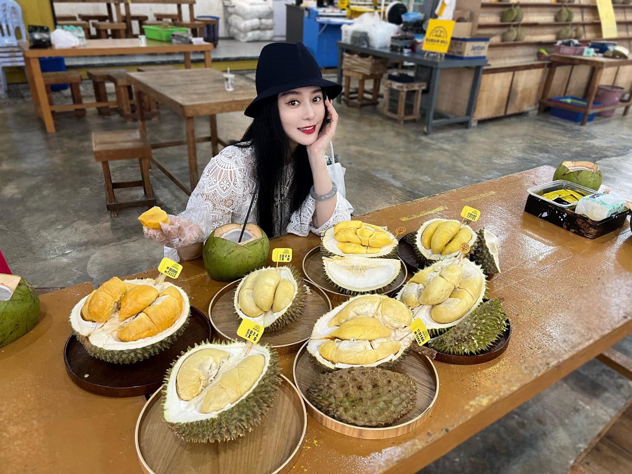 范冰冰来马吃榴莲❗大赞是榴莲爱好者的天堂💕