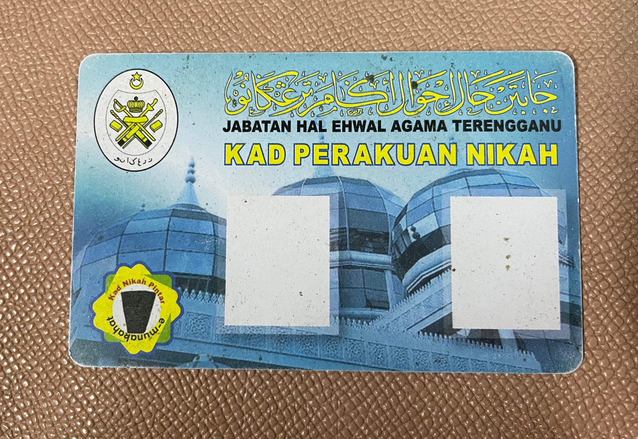 bilik diserbu jabatan agama, terpaksa guna gambar kahwin 18 tahun lalu sebab tiada kad nikah