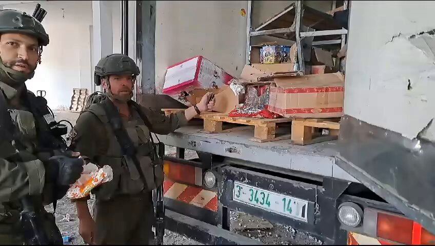 tentera israel bertindak bakar bekalan bantuan gaza