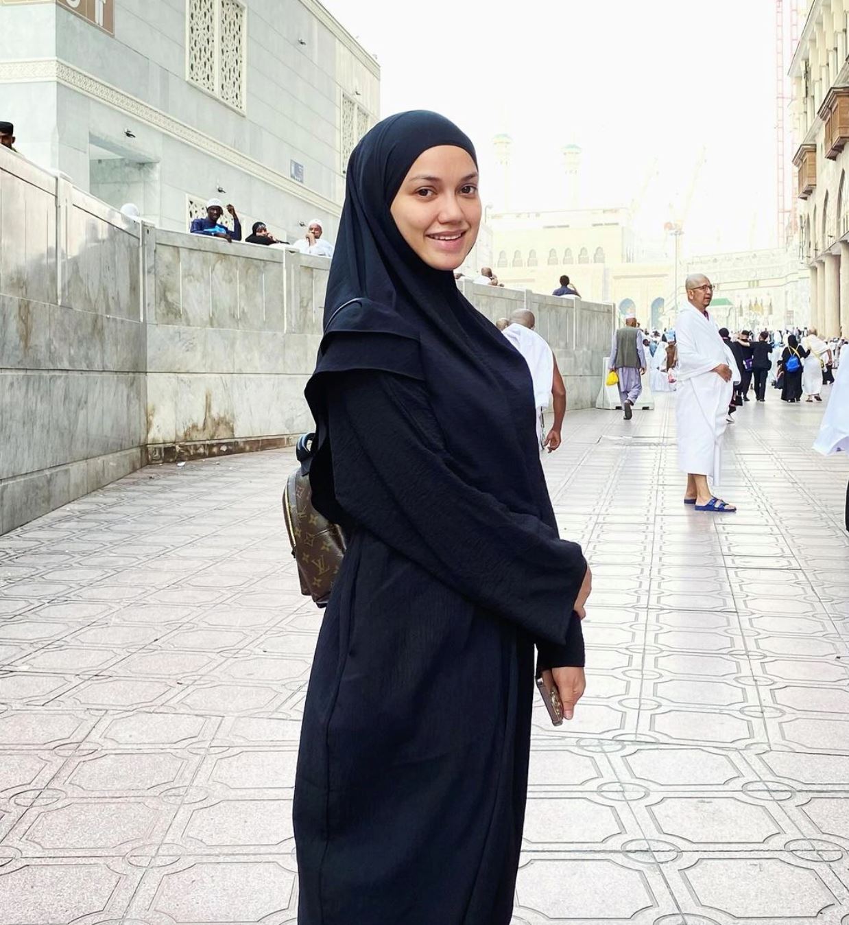 “mekah tempat saya ‘healing’ sambil ..,” puteri sarah liyana bacakan doa peminat depan kaabah