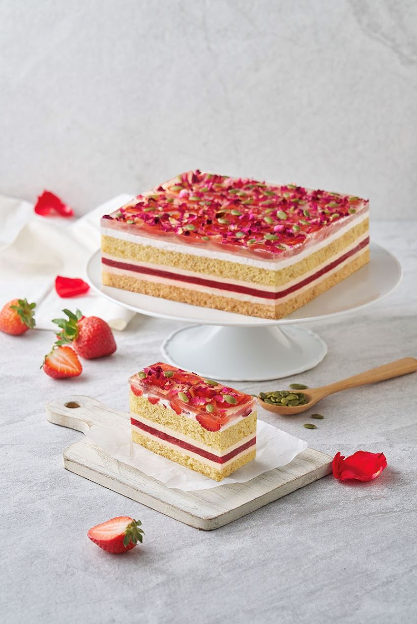 secret recipe perkenal kek strawberry rose, harga serendah rm 11 sepotong