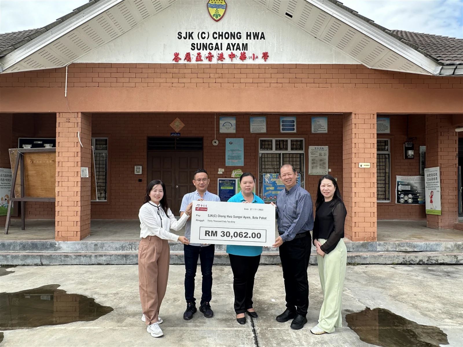 余仁生《一年一校》计划筹获逾12万🌟 为四所华学提升校园设备❤️