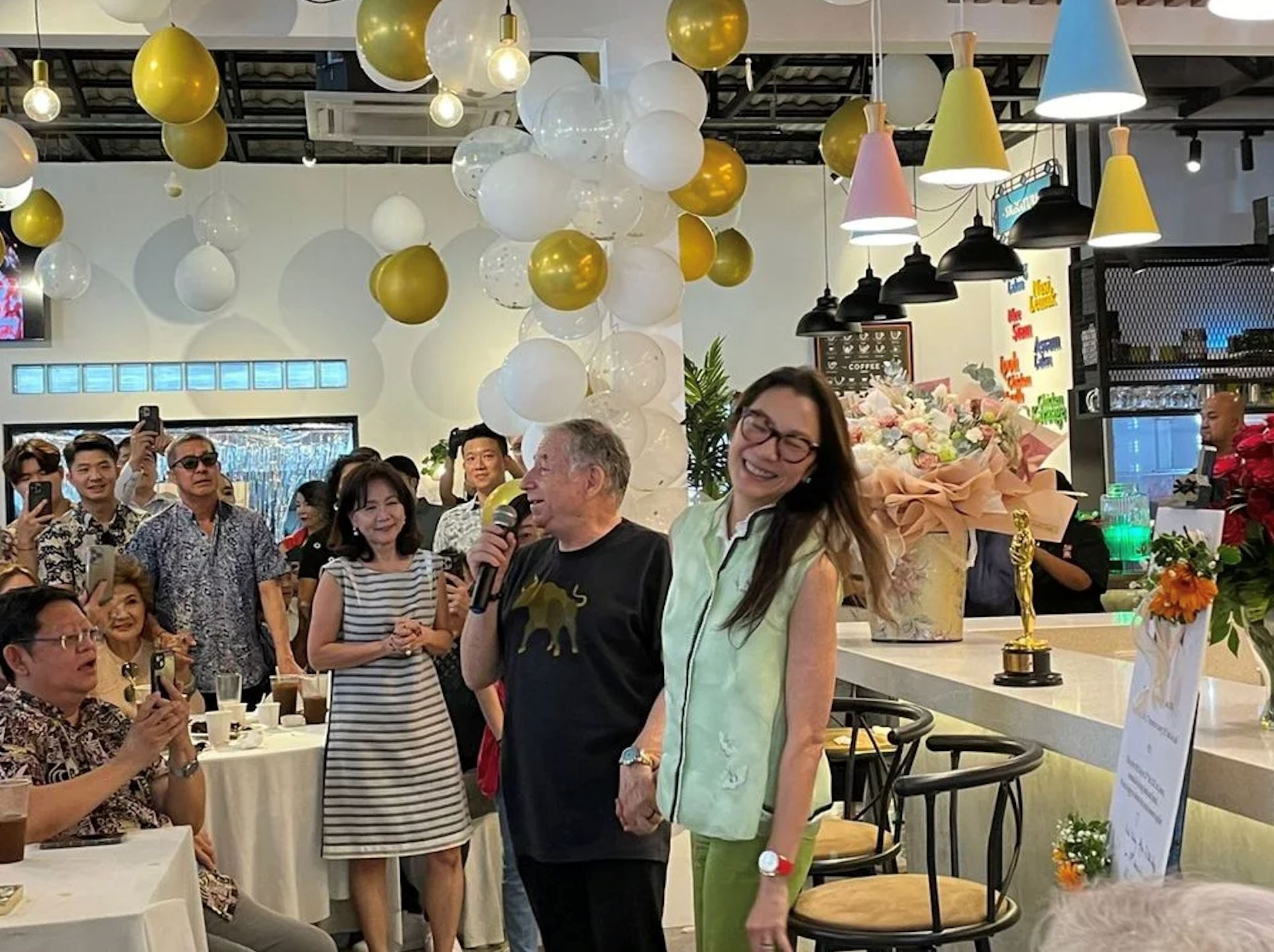 杨紫琼回怡保办婚礼派对！门口放“电影海报”迎宾！