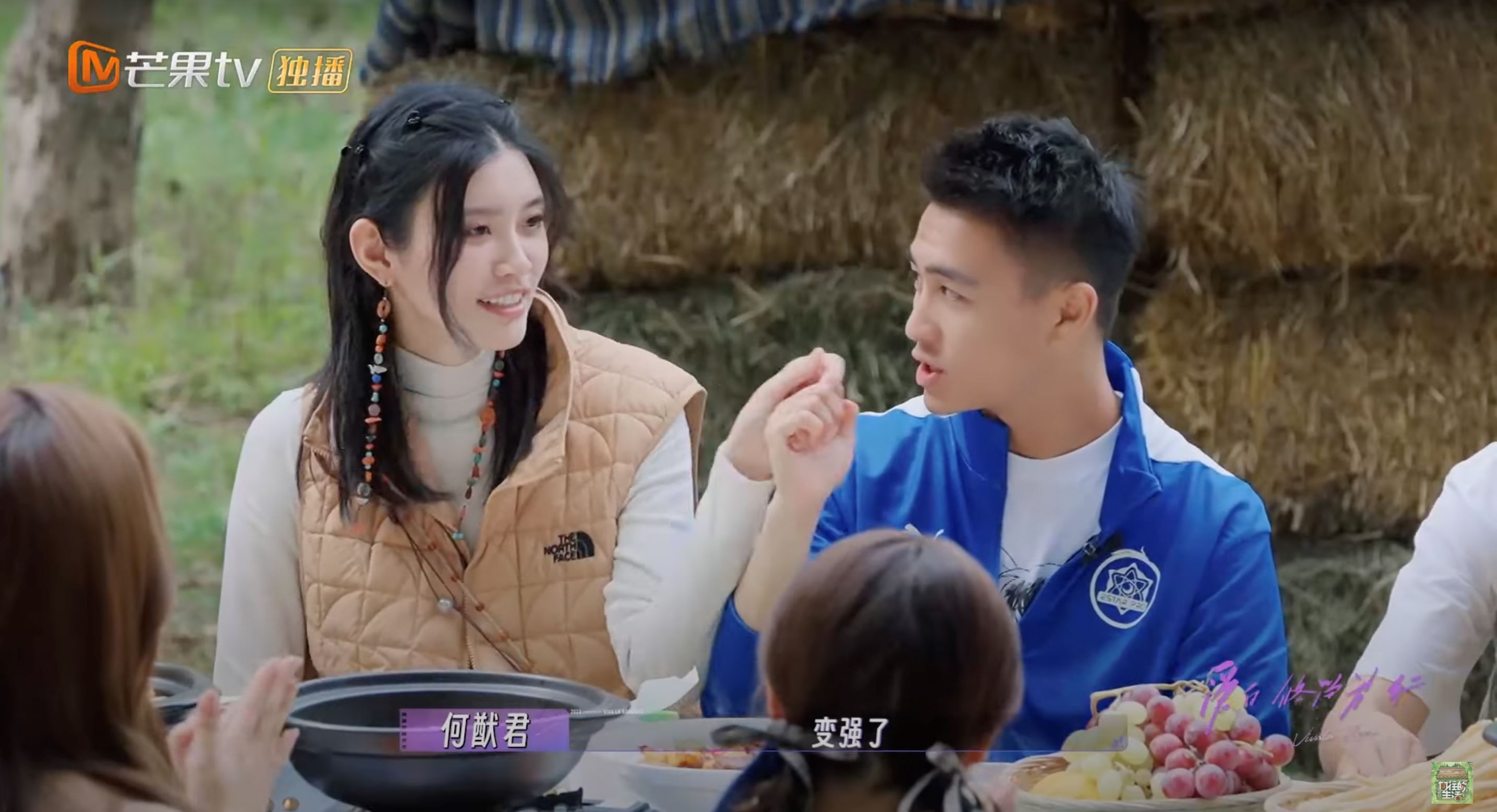 📺奚梦瑶在《爱的修学旅行》谈走秀跌倒事件❗称爱能让你变得坚强重新站起来💗