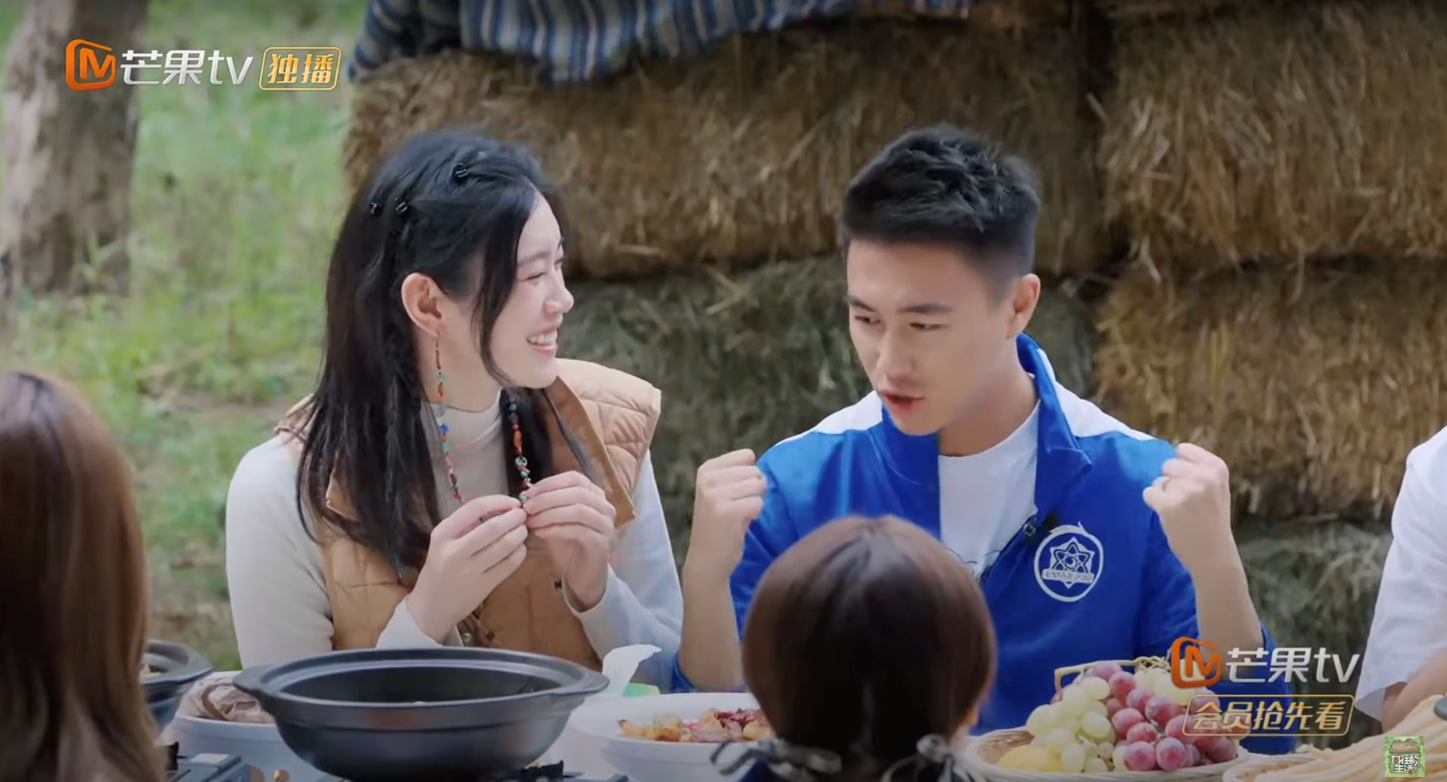 📺奚梦瑶在《爱的修学旅行》谈走秀跌倒事件❗称爱能让你变得坚强重新站起来💗