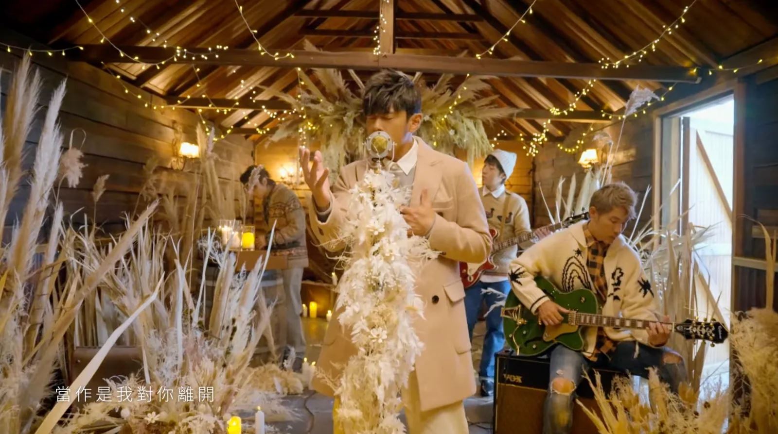 周杰伦携新歌回归❗《圣诞星》让你在这个圣诞节不孤单🎄