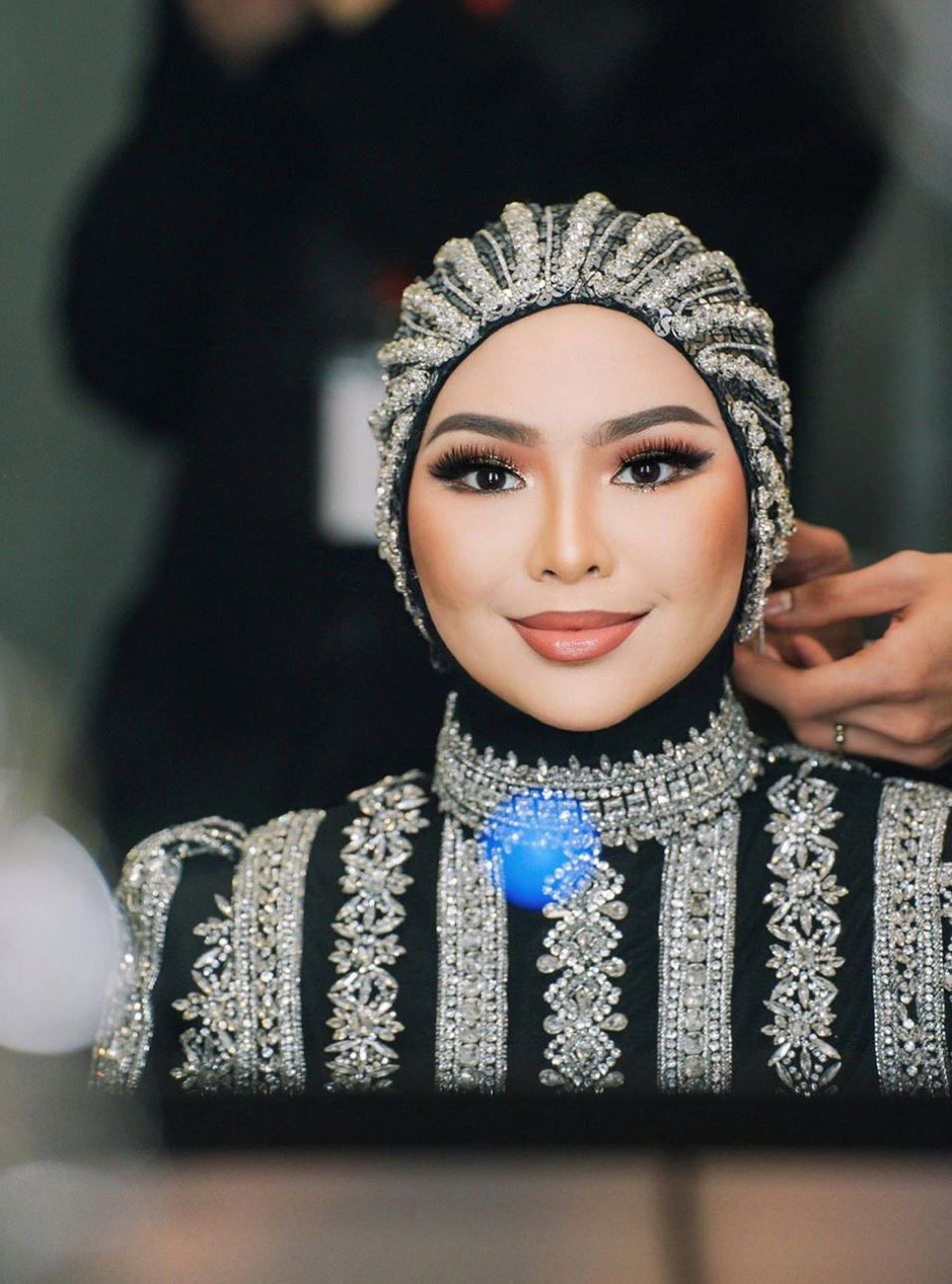 rasa nama belum stabil dalam hiburan tempatan, aina abdul fikir panjang sebelum ke luar negara