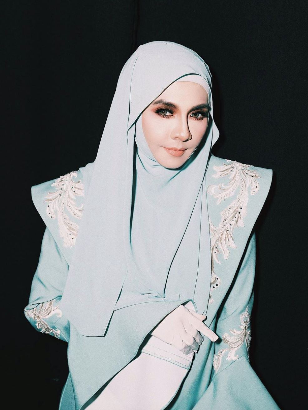 zizi kirana kini nyanyi rap sambil duduk, mahu jaga batas pergerakan