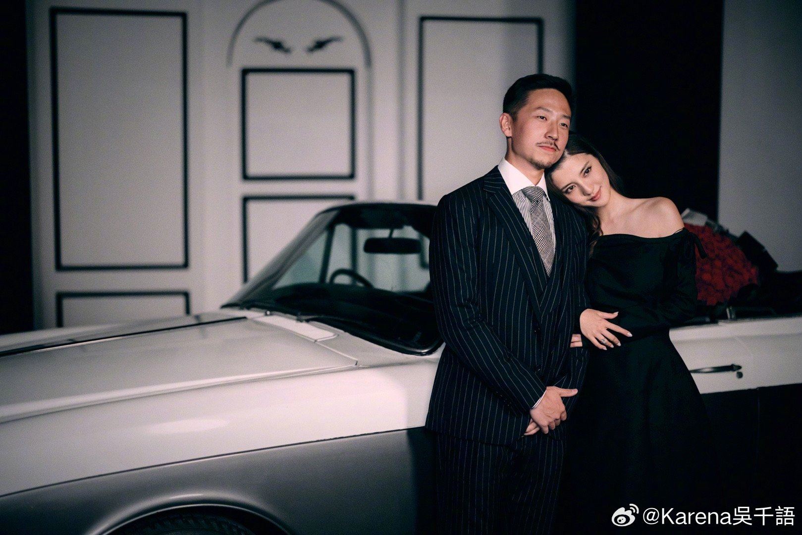 吴千语被求婚视频公开💍现场有一束很大的玫瑰且播着她喜欢的歌❤️