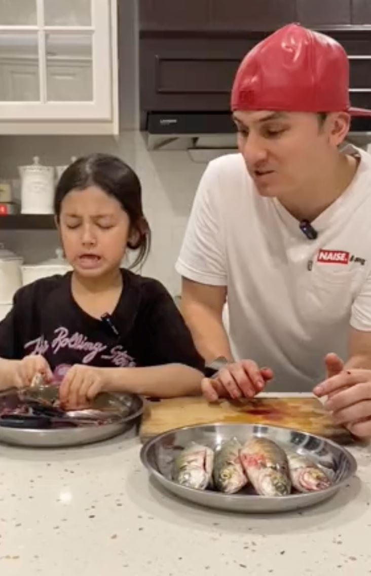 netizen pakat puji anak che ta lepas berjaya belajar siang ikan [video]