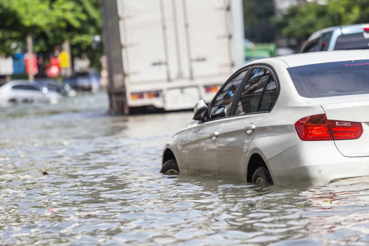 kereta tenggelam banjir? ikut lima langkah ini untuk selamatkan sedikit duit poket