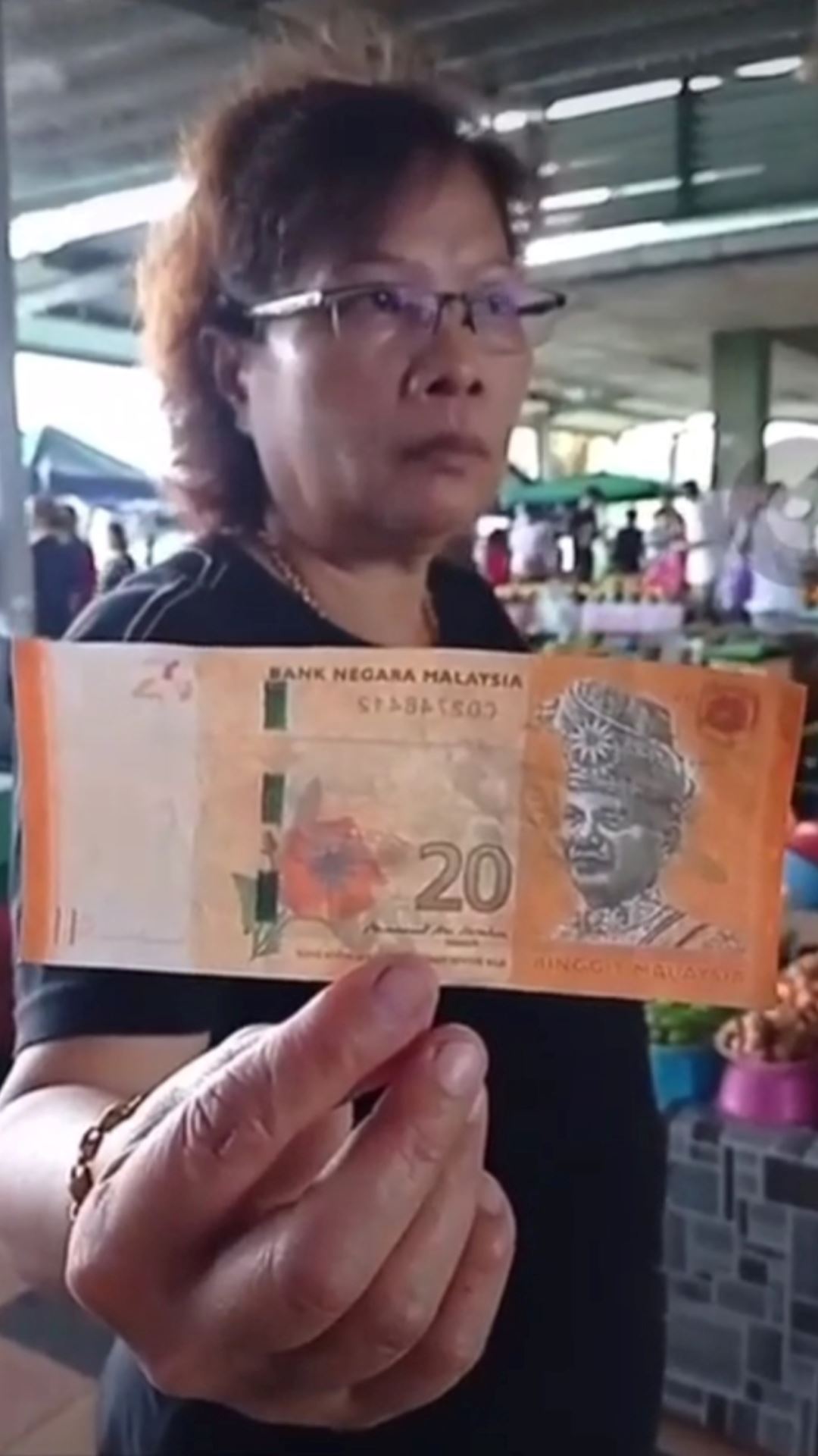 fourteen traders in sarawak lodge police report over fake rm20 notes