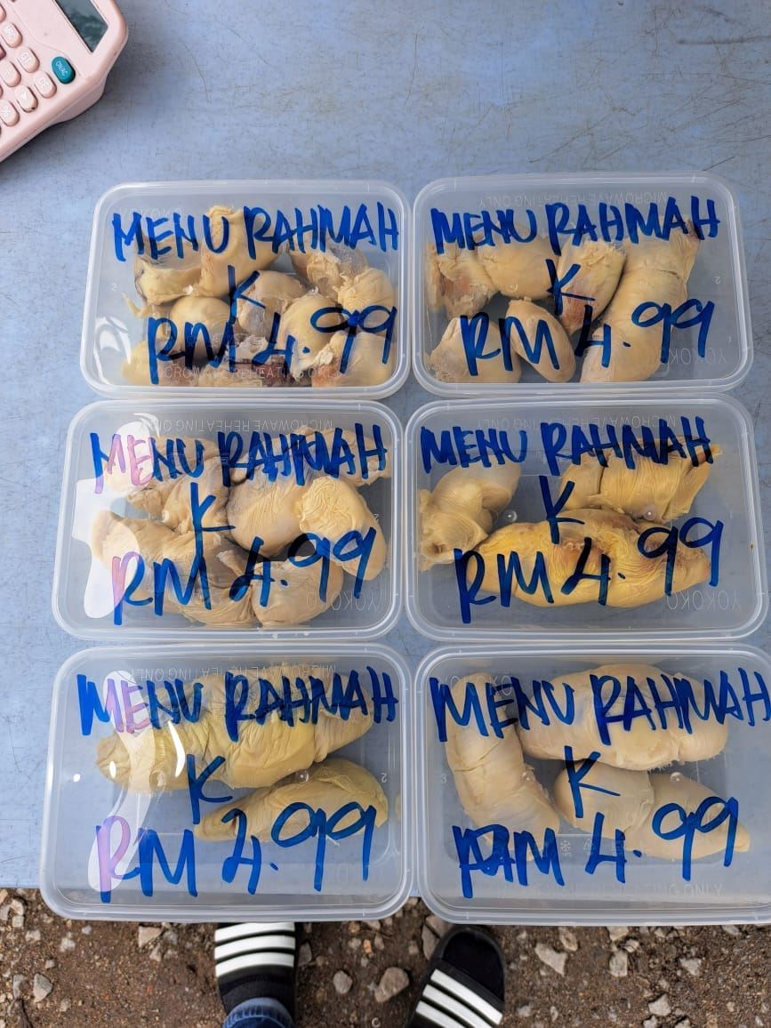 durian seller introduces ‘menu rahmah’ selling one pack of durian for rm4.99!
