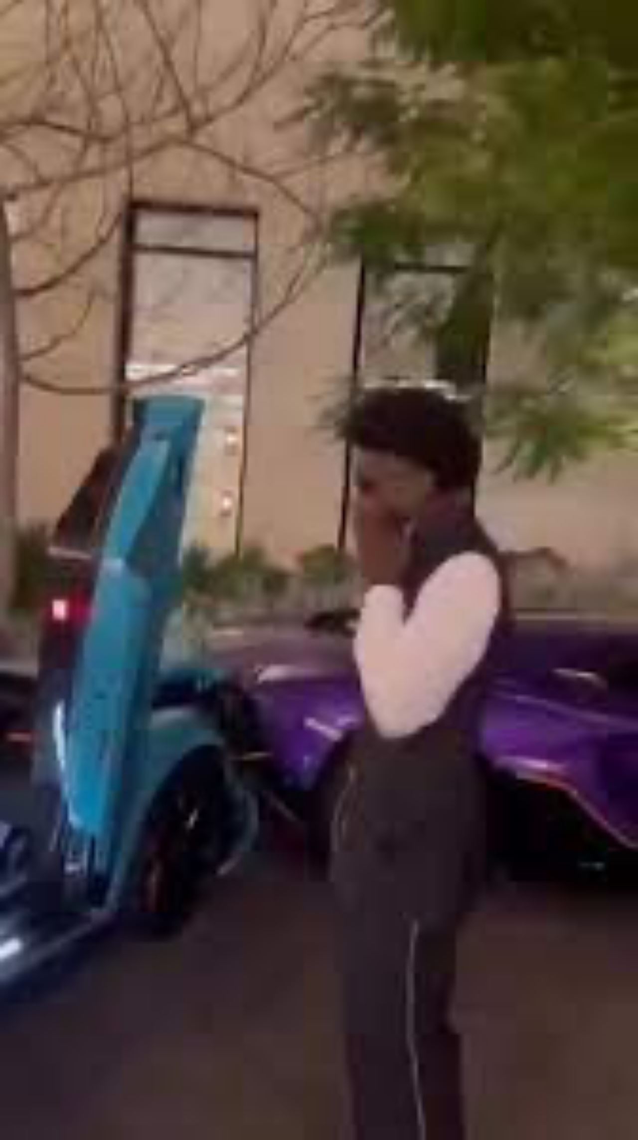 pekerja valet tak sengaja rempuh dua lamborghini milik bilionair