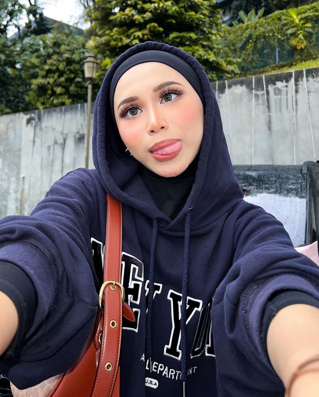 iman troye akui dirinya masih single, “kalau berminat, jangan segan silu untuk..”