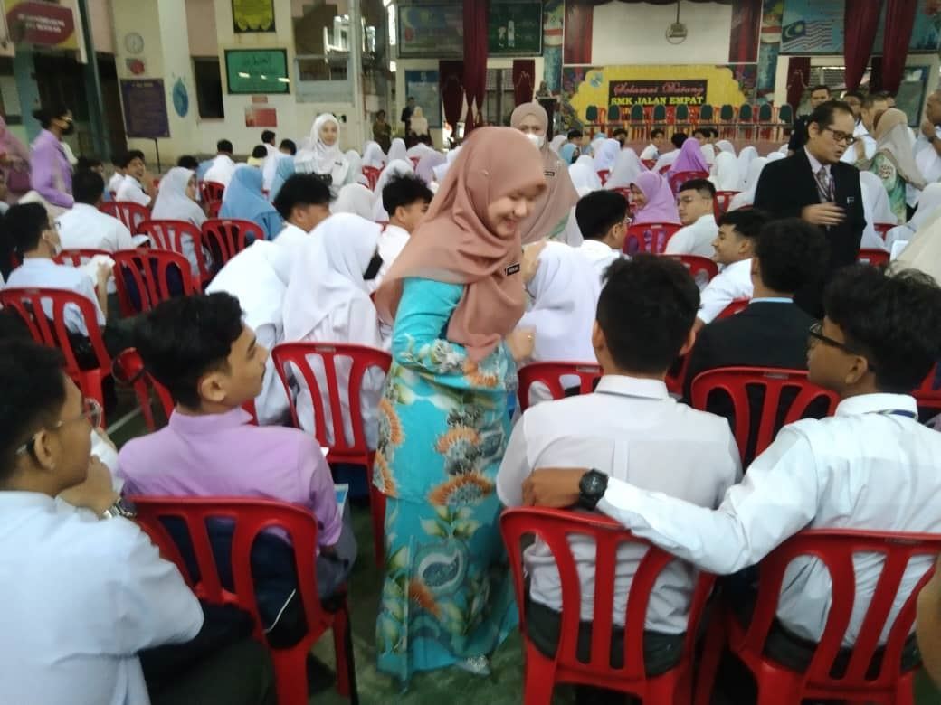 menteri pendidikan berdebar anaknya juga ambil spm hari ini