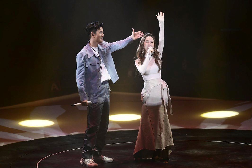 🇭🇰周兴哲香港开唱❗️终于和邓紫棋同台合唱《别勉强》🔥