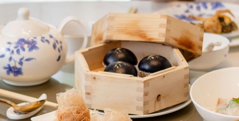 Salted Egg Yolk Custard Charcoal Bun