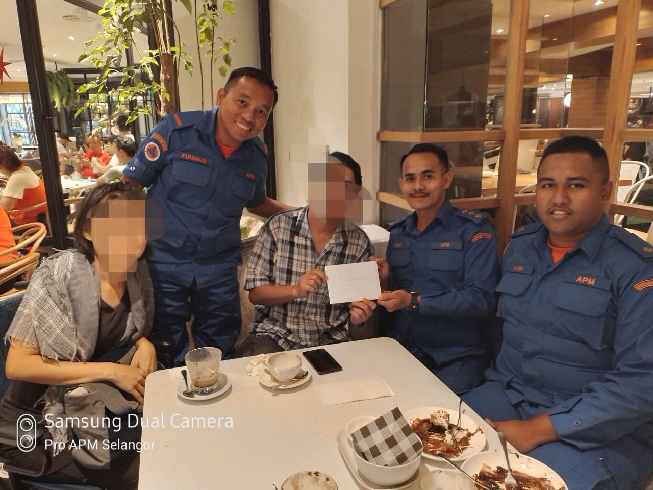 anak terkorban, pasangan terselamat tragedi batang kali bertemu anggota apm yang menyelamatkan mereka 