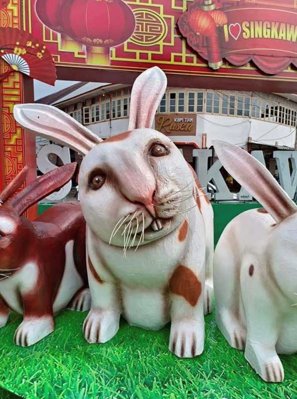 史上最恐怖兔年装饰？网：train兔busan！