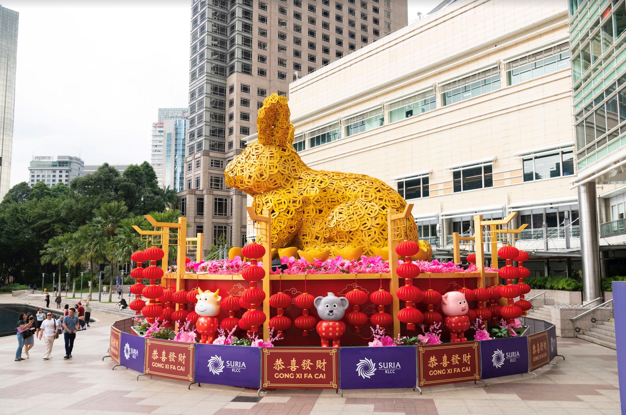 【新春装饰】全马最大金兔雕像就在suria klcc！