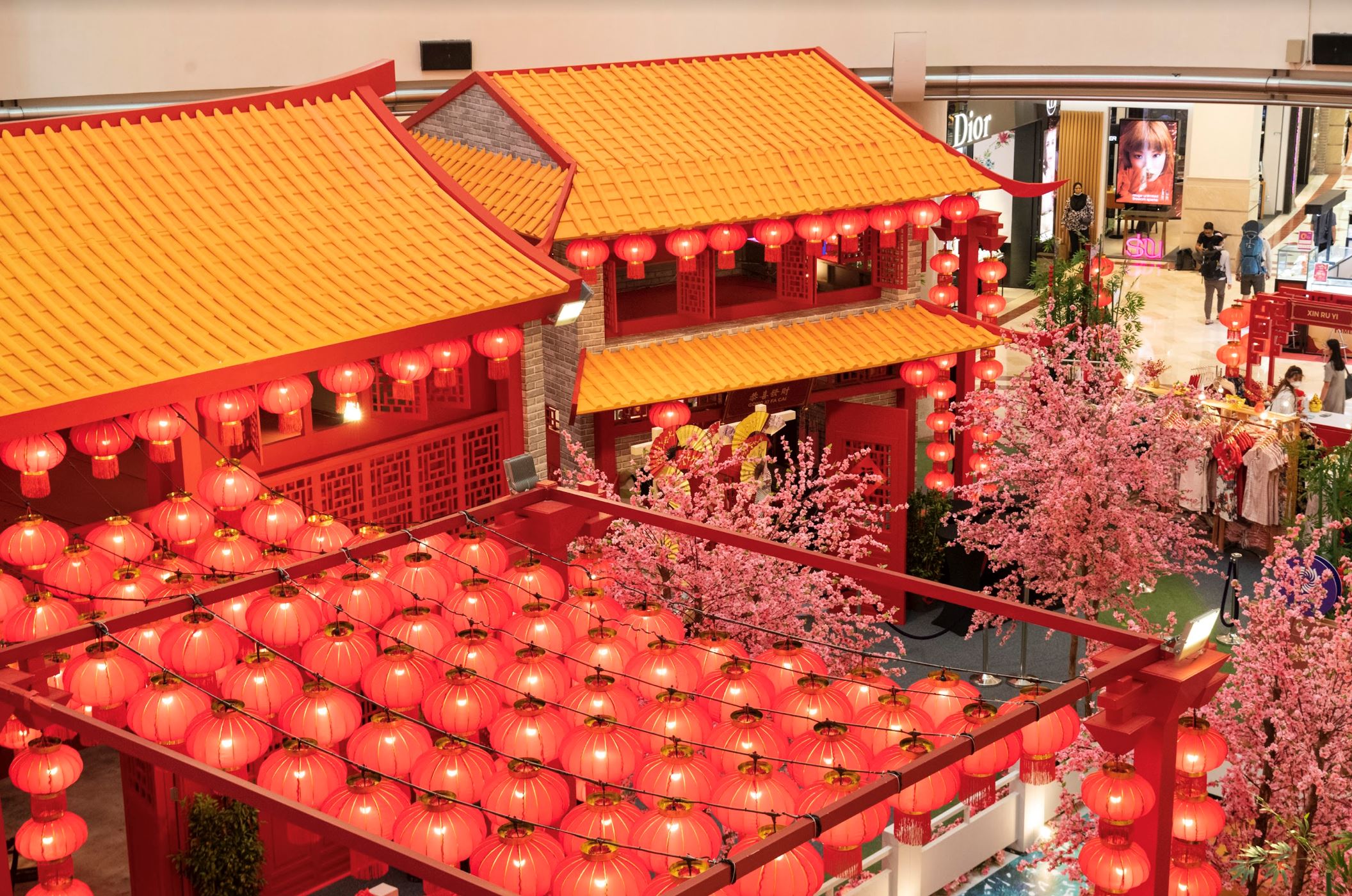 【新春装饰】全马最大金兔雕像就在suria klcc！